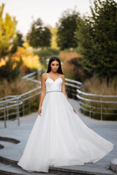 Grossiste de robes de mariée – collections modernes, romantiques et adaptées à toutes les morphologies.